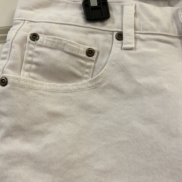 Garnet Hill ladies Bermuda jean shorts - Picture 2 of 7